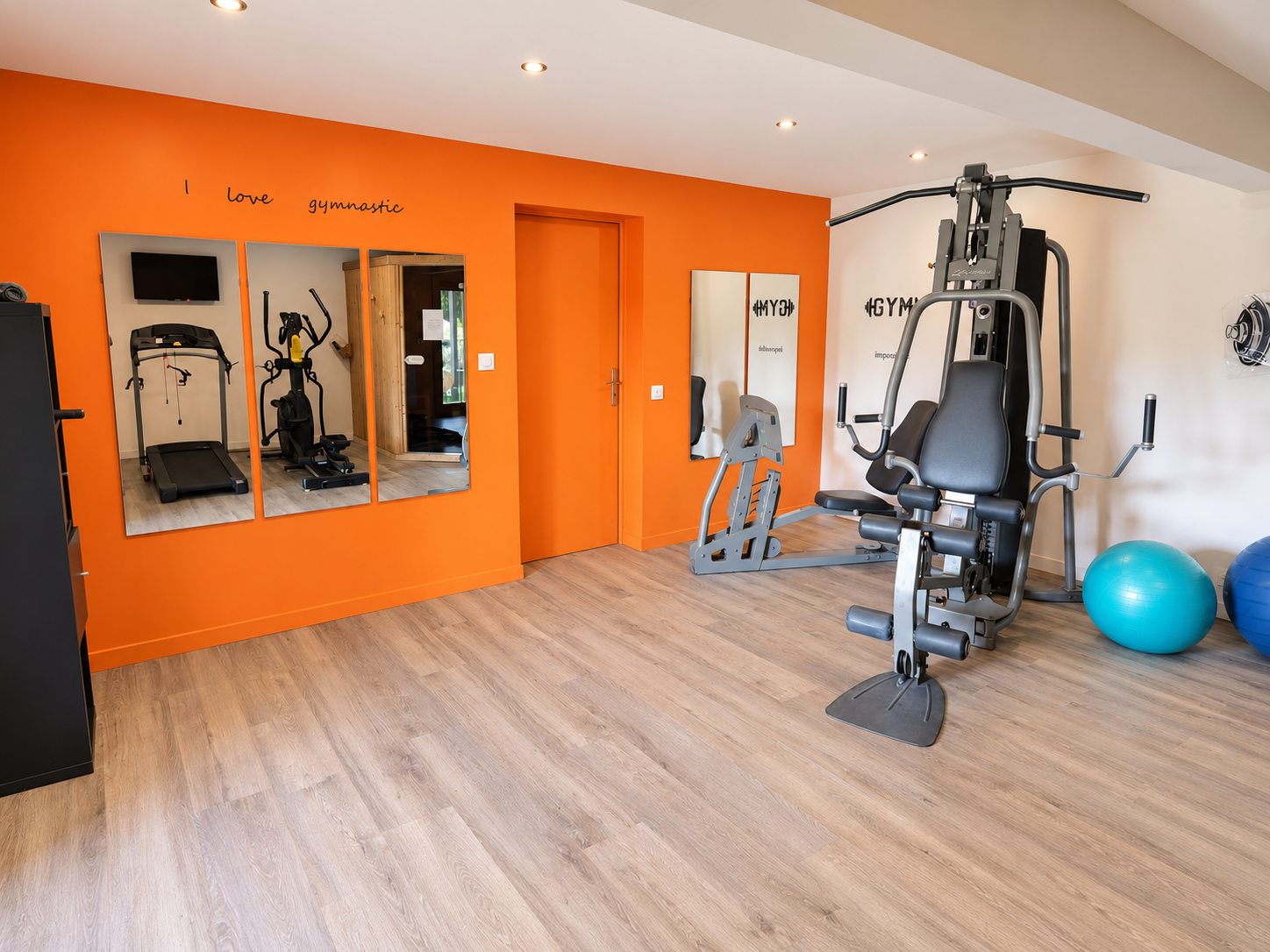 Les appareils de musculation et les équipements — agrandir la photo